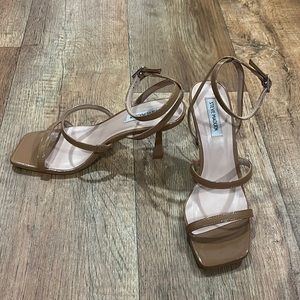 Bought these shoes for wedding! Only wore for ceremony for briefly 45 minutes.